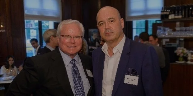 алексей кузьмичев и эд роджерс на открытии художественной выставки в нью-йорке алексей кузьмичев и эд роджерс на открытии художественной выставки в нью-йорке