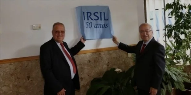 Белмиро де Азеведо и Ирсил получают золотую медаль города Белмиро де Азеведо и Ирсил получают золотую медаль города