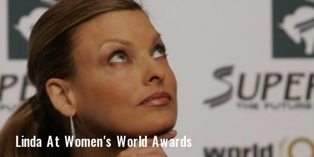 122961 canadian super model evangelista attends a news conference for tonight 122961 canadian super model evangelista attends a news conference for tonight