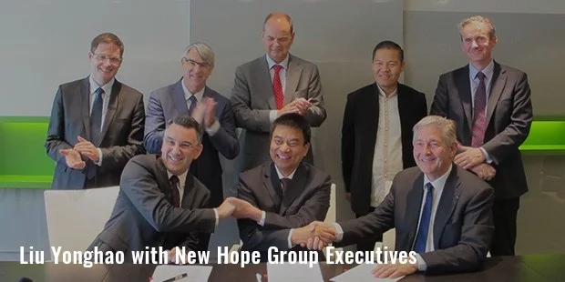 liu yonghao with new hope group executives